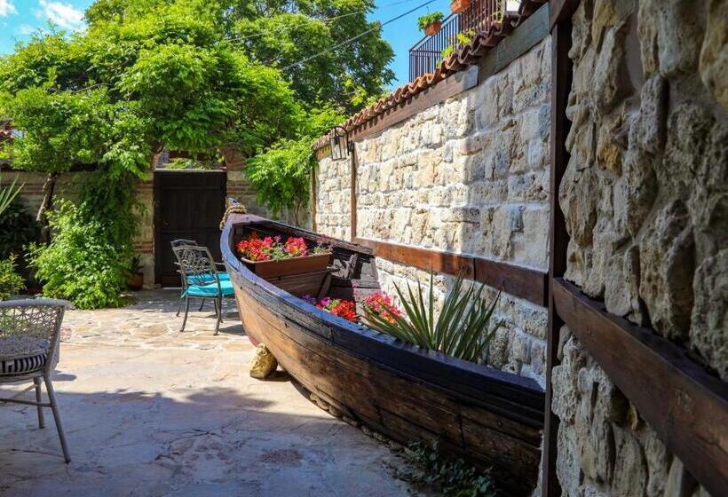 חדר סטנדרט, Kirios