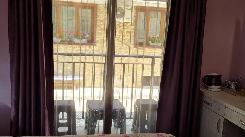 חדר אקונומי, Kirios