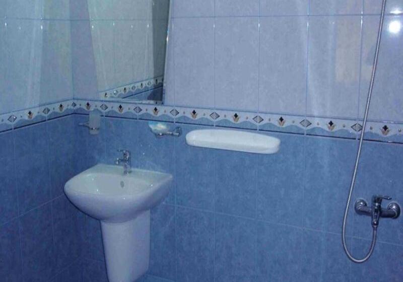 חדר סטנדרט לשלושה עם טרסה, Kirios