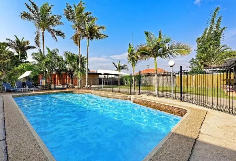 اتاق اجرایی با تخت بزرگ, Riviera Motel Bundaberg