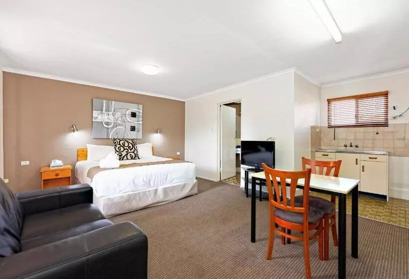 اتاق اجرایی با تخت بزرگ, Riviera Motel Bundaberg