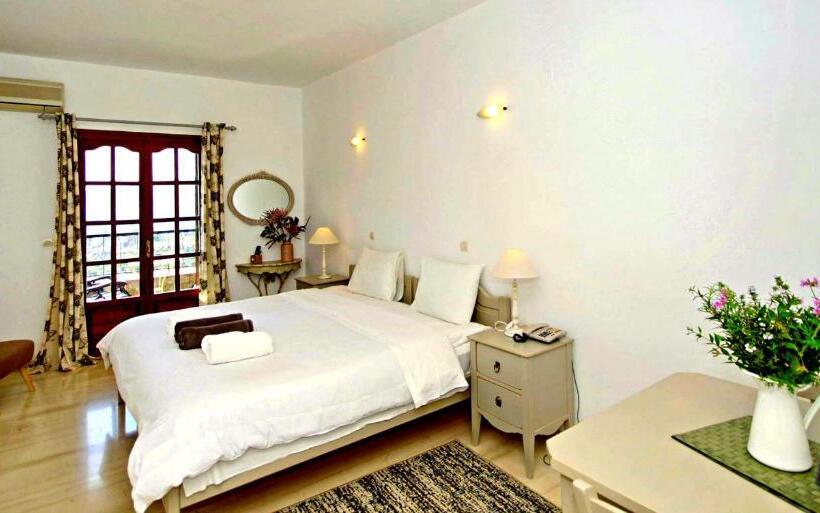 إستوديو قياسى مطل على البحر, Vardia