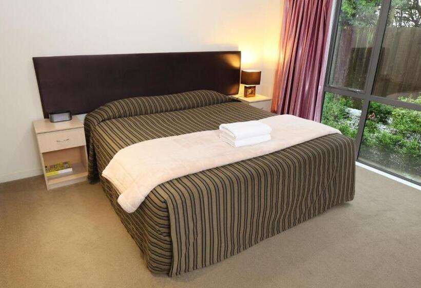 استودیوی استاندارد, Alpha Motel