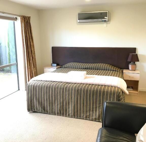 استودیوی استاندارد, Alpha Motel