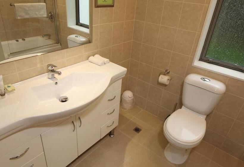 استودیوی استاندارد, Alpha Motel