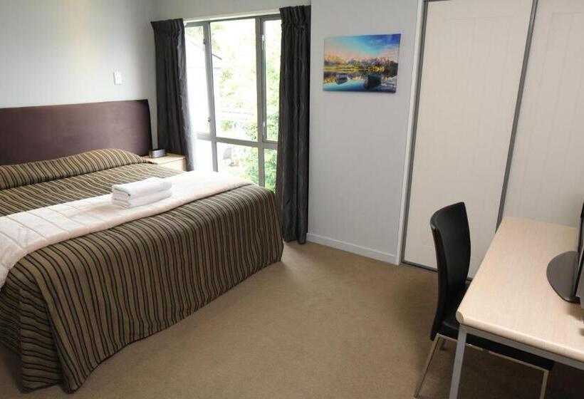 1 Bedroom Penthouse Apartment, Alpha Motel