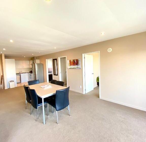 1 Bedroom Penthouse Apartment, Alpha Motel