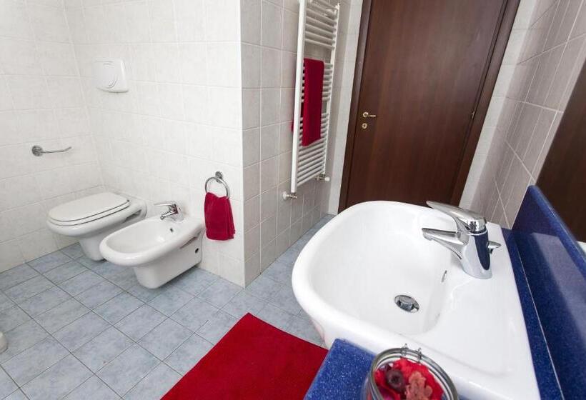 Apartament 2 Sypialnie z Tarasem, Bnbook Expo Residence Rho