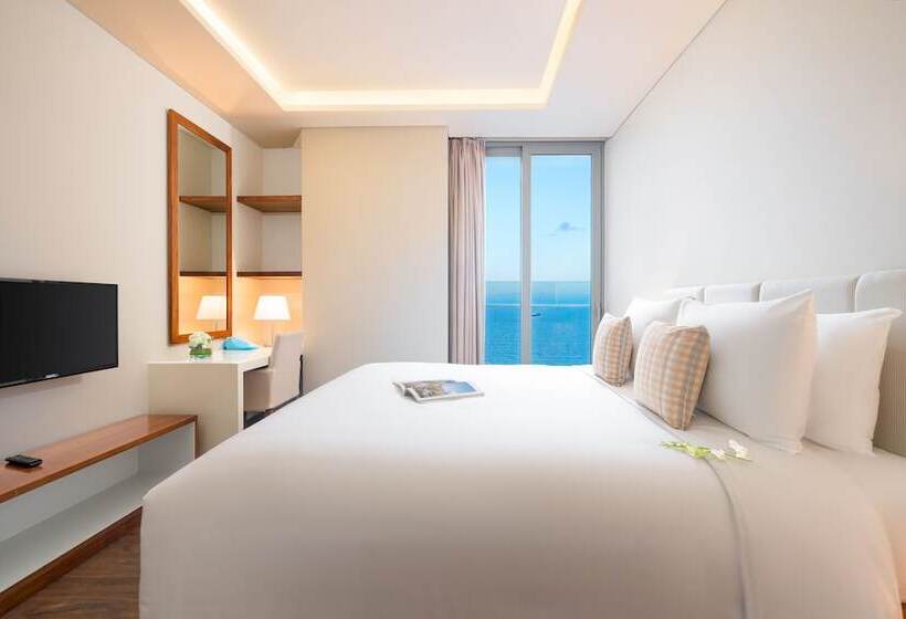 2 Bedrooms Suite Sea View, A La Carte Da Nang Beach