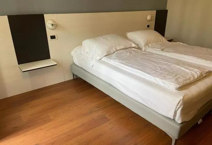 Superior room with lake view, Al Caval