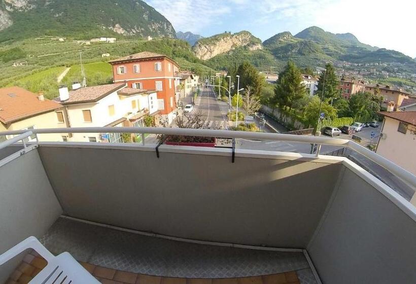 جناح جونيور, Alberello