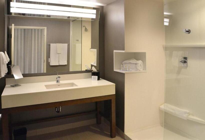 חדר סטנדרט עם מיטת קווין, Courtyard By Marriott Youngstown Canfield