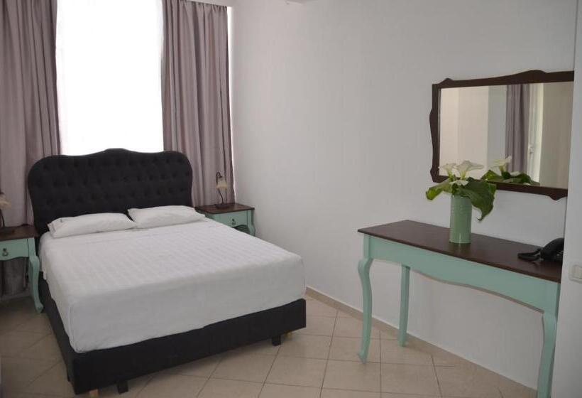 スタンダードルーム, Epirus