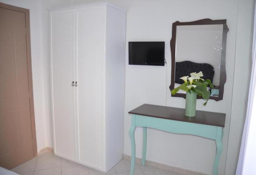 スタンダードルーム, Epirus