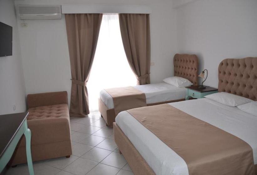 スタンダードトリプルルーム, Epirus