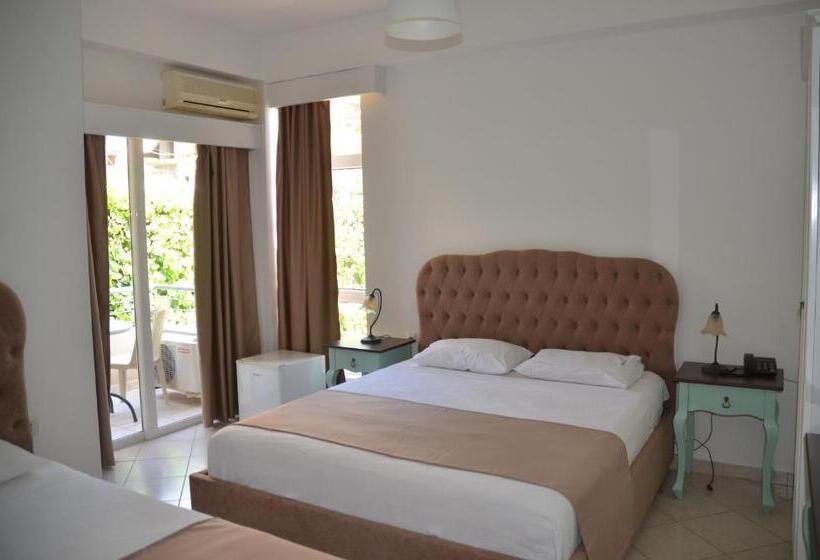 スタンダードトリプルルーム, Epirus