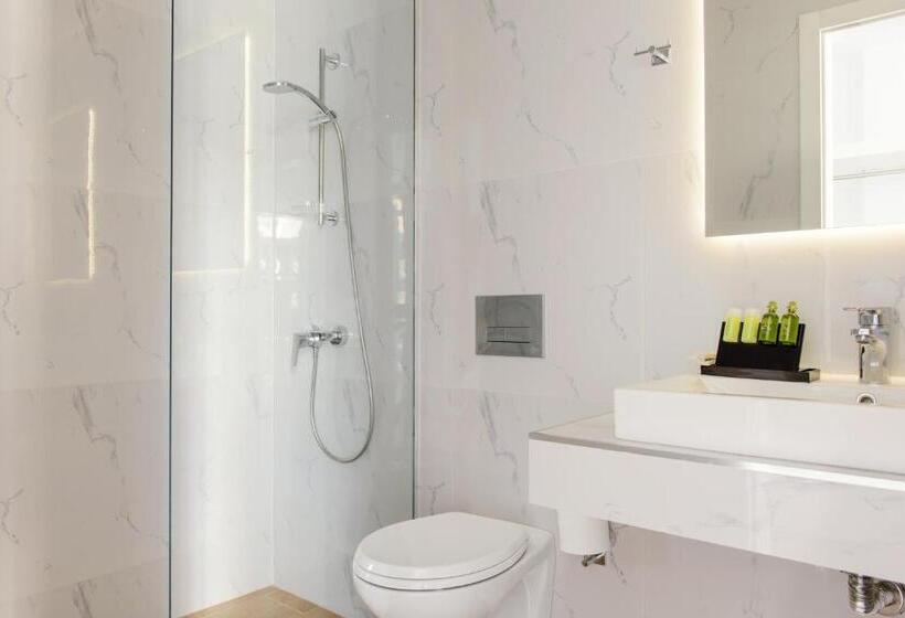 デラックスルーム, Epirus