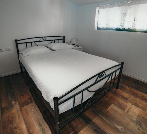 １ベッドルームペントハウスアパート, Epirus