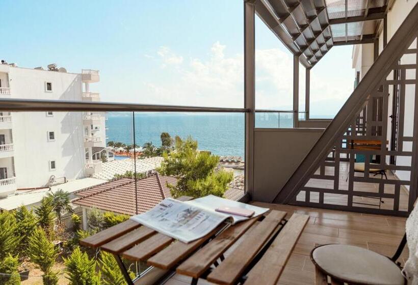 片側に海が見えるデラックスルーム, Epirus