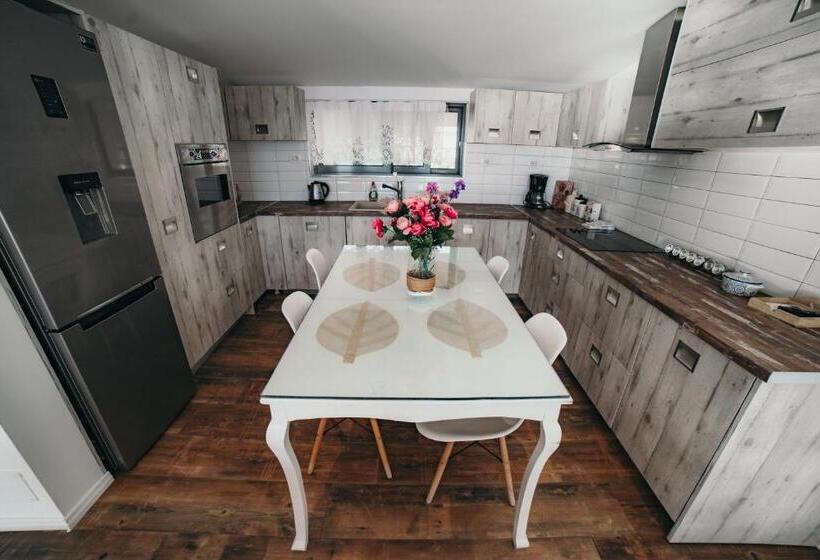 １ベッドルームペントハウスアパート, Epirus