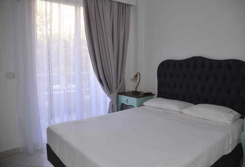 スタンダードルーム, Epirus