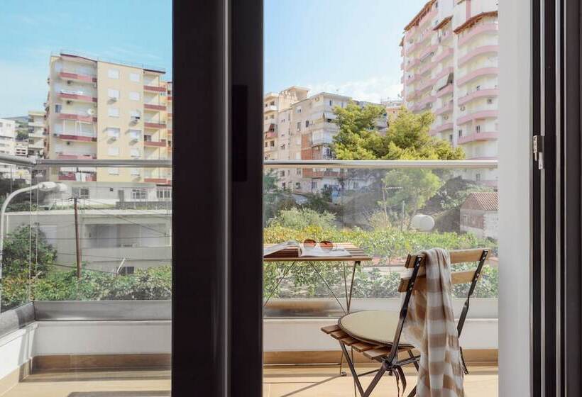 デラックスルーム, Epirus