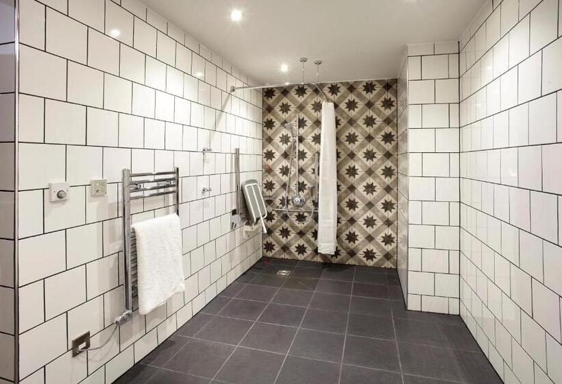 Номер Стандарт Адаптированный для Инвалидов, Indigo York, An Ihg