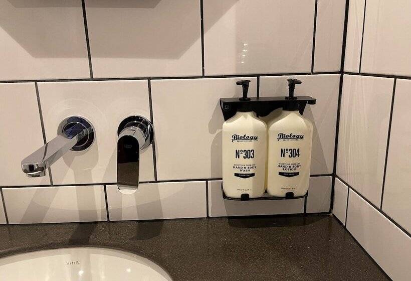 Номер Стандарт Адаптированный для Инвалидов, Indigo York, An Ihg