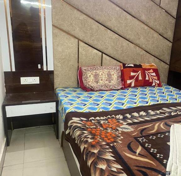 キングサイズベッドのスーペリアルーム, Jyoti Deluxe By Grb