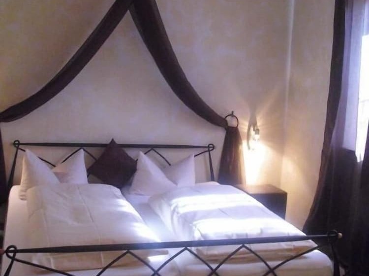 غرفة قياسية, Garni Kern