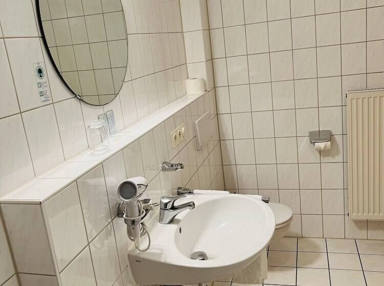 غرفة كومفورت, Garni Kern