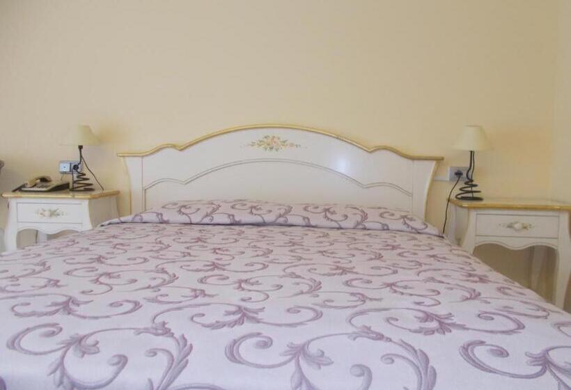 Номер Стандарт Трехместный, Laura Christina