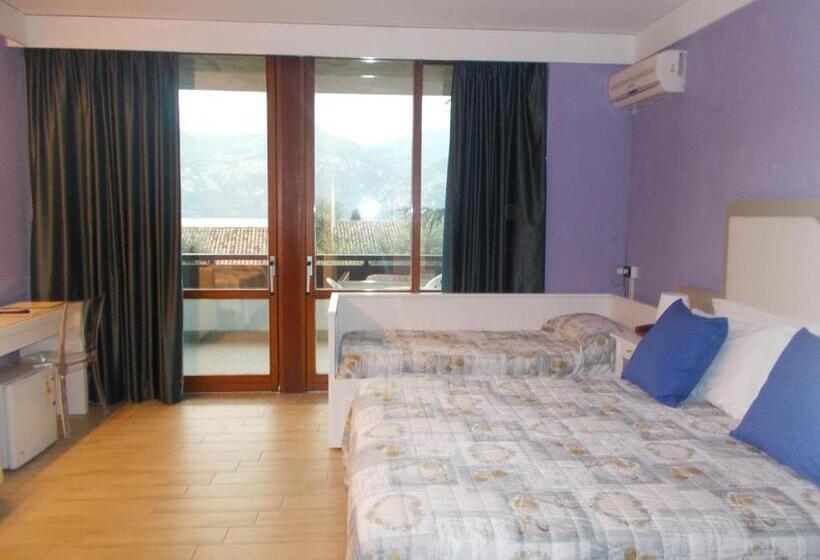 Семейный Номер, Laura Christina