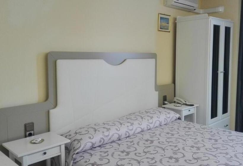 Номер Стандарт, Laura Christina