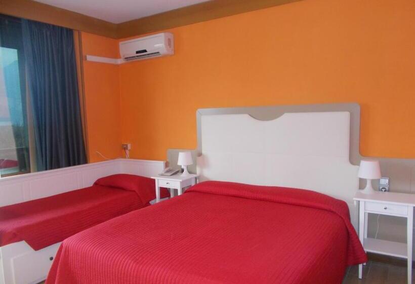 Семейный Номер, Laura Christina