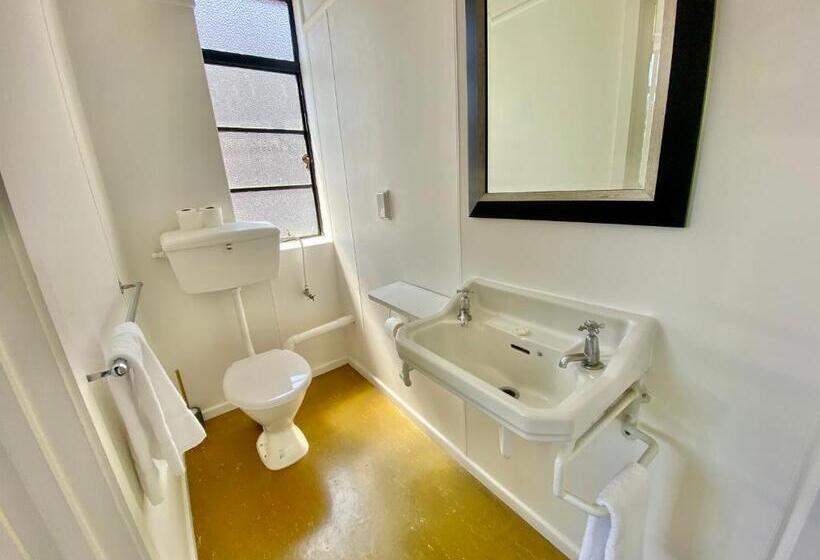 スタンダードトリプルルーム, Law Courts