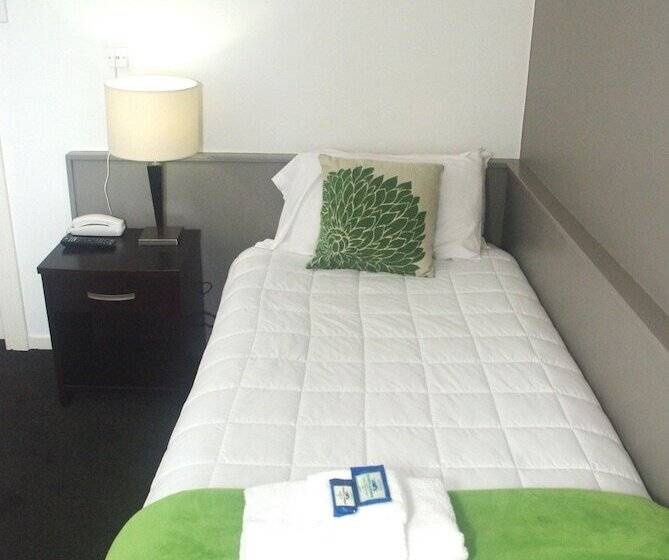 スタンダードシングルルーム, Law Courts