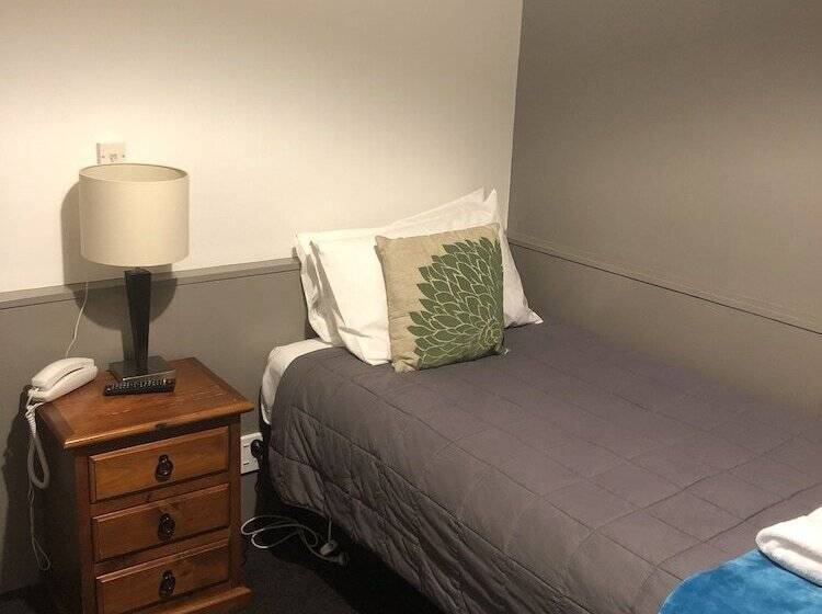 スタンダードシングルルーム, Law Courts