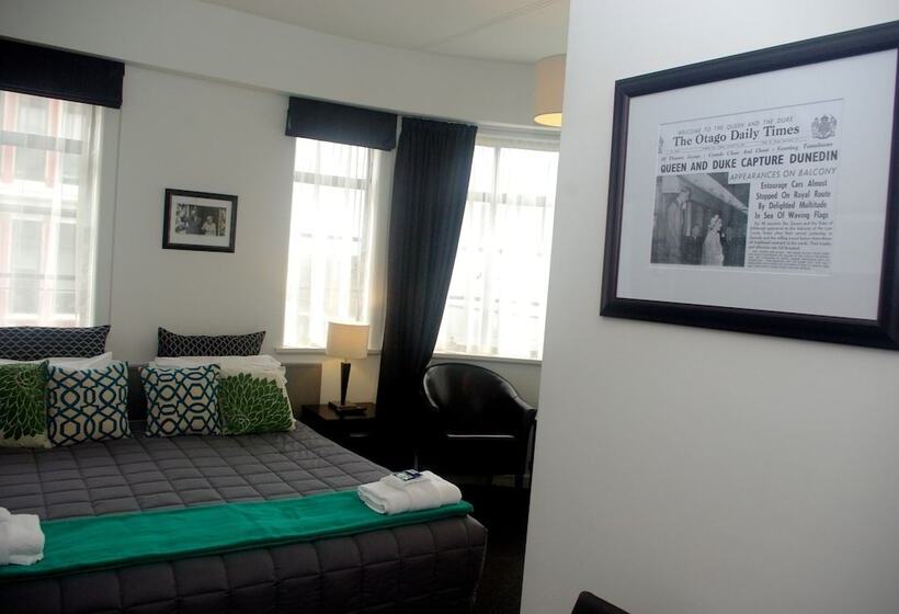 スタンダードルーム, Law Courts