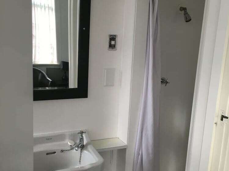 スタンダードトリプルルーム, Law Courts