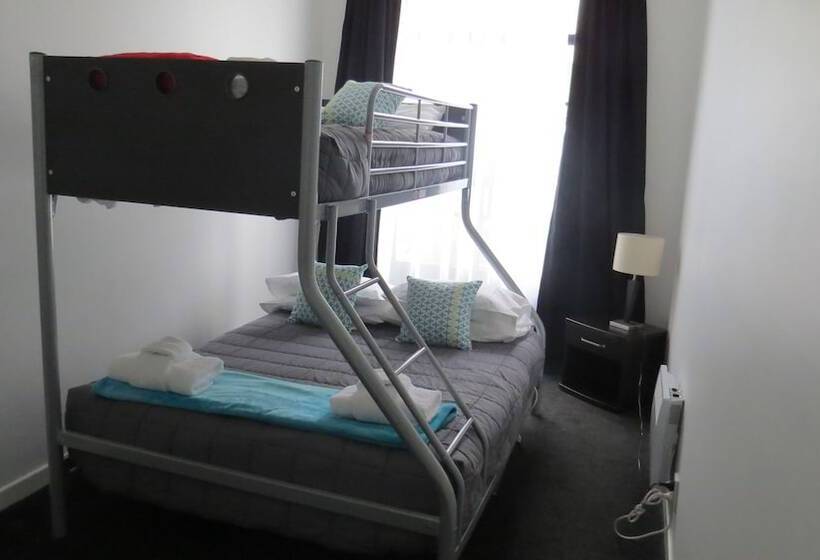 家族用アパートメント, Law Courts