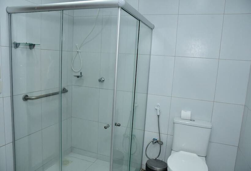 חדר דלוקס, Serrano