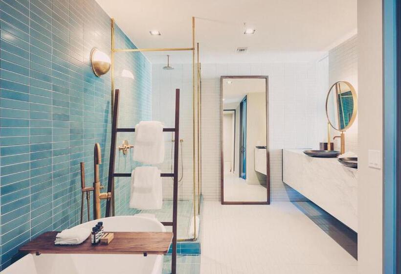 Deluxe Suite King Bed, South Congress