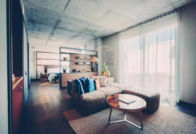 Suite King Bed