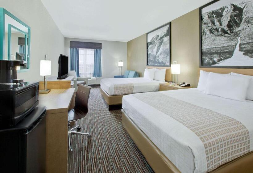 סוויטה מותאמת לאדם עם מוגבלויות, Spark By Hilton Midland South