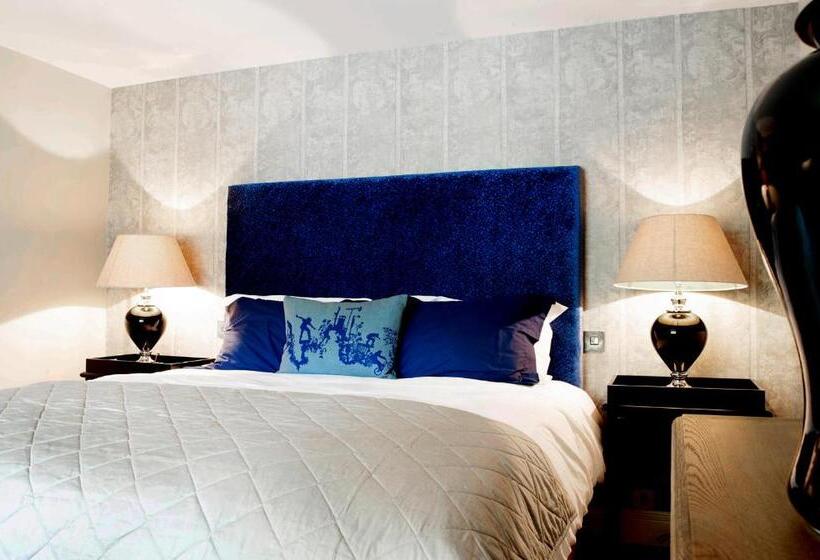 غرفة قياسية, Crown And Garter