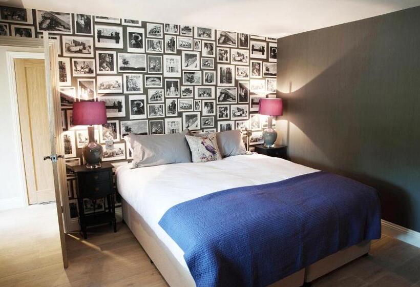 Номер Стандарт, Crown And Garter