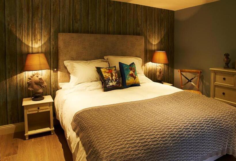 غرفة قياسية, Crown And Garter