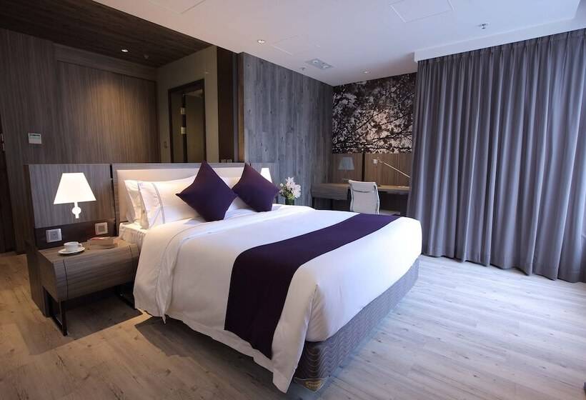 اتاق سوپریور, The Perkin