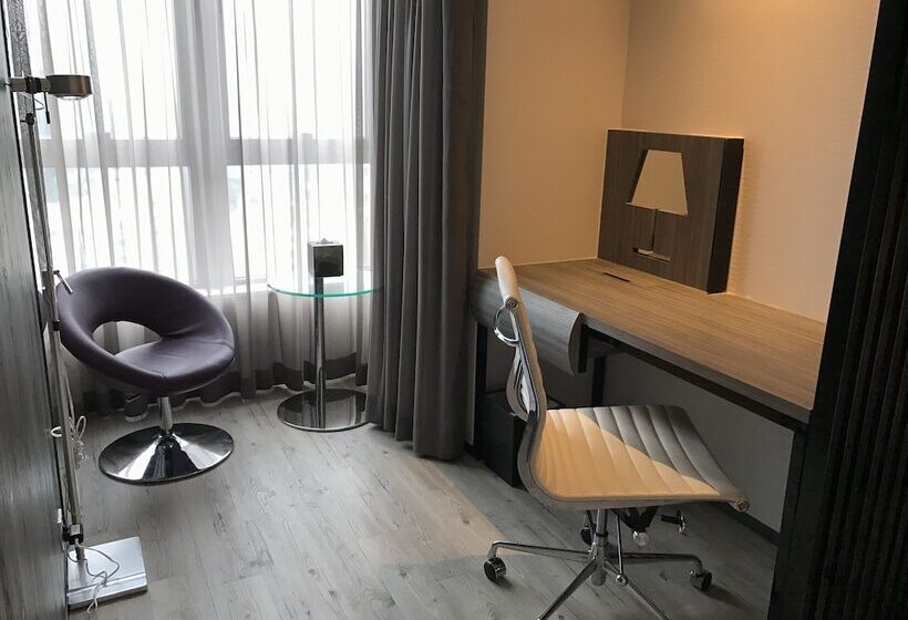 اتاق اجرایی, The Perkin